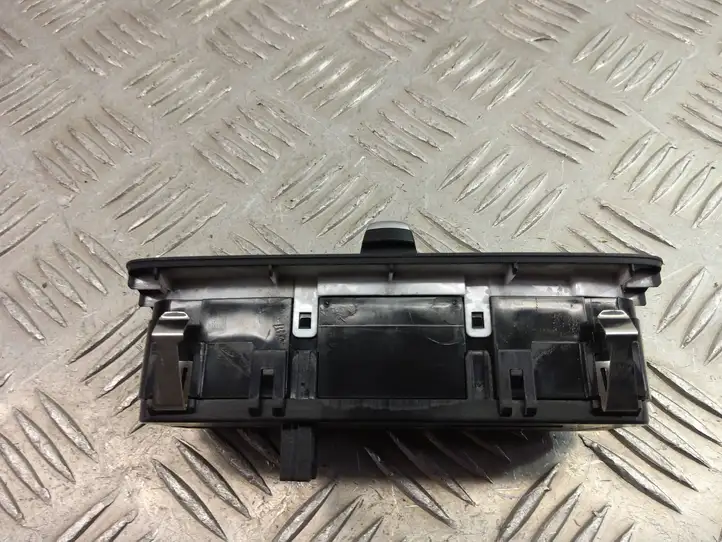 BMW X1 F48 F49 (2015 - 2022) 9393603 Включатель фонарей — фото 6