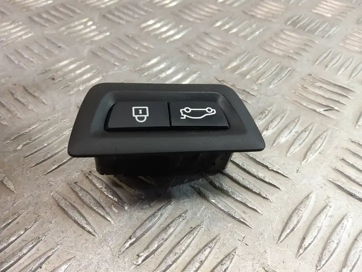 BMW X1 F48 F49 (2015 - 2022) 9275121 Кнопка закрытия багажника — фото 3