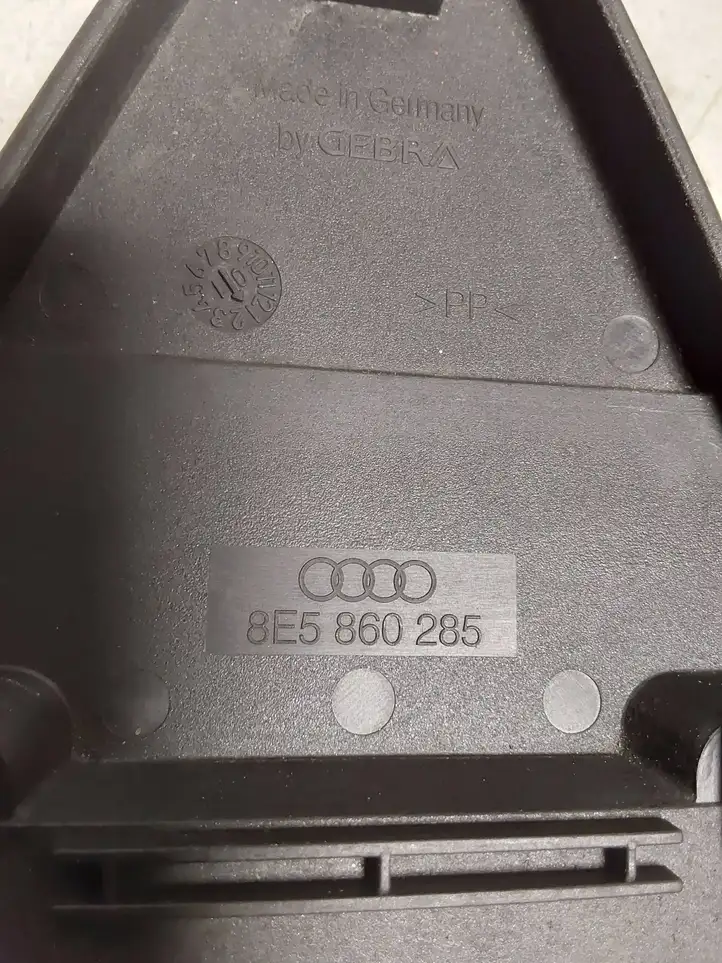 Audi A6 S6 C6 4F (2008 - 2011) 8E5860285 Держатель аварийного знака — фото 1