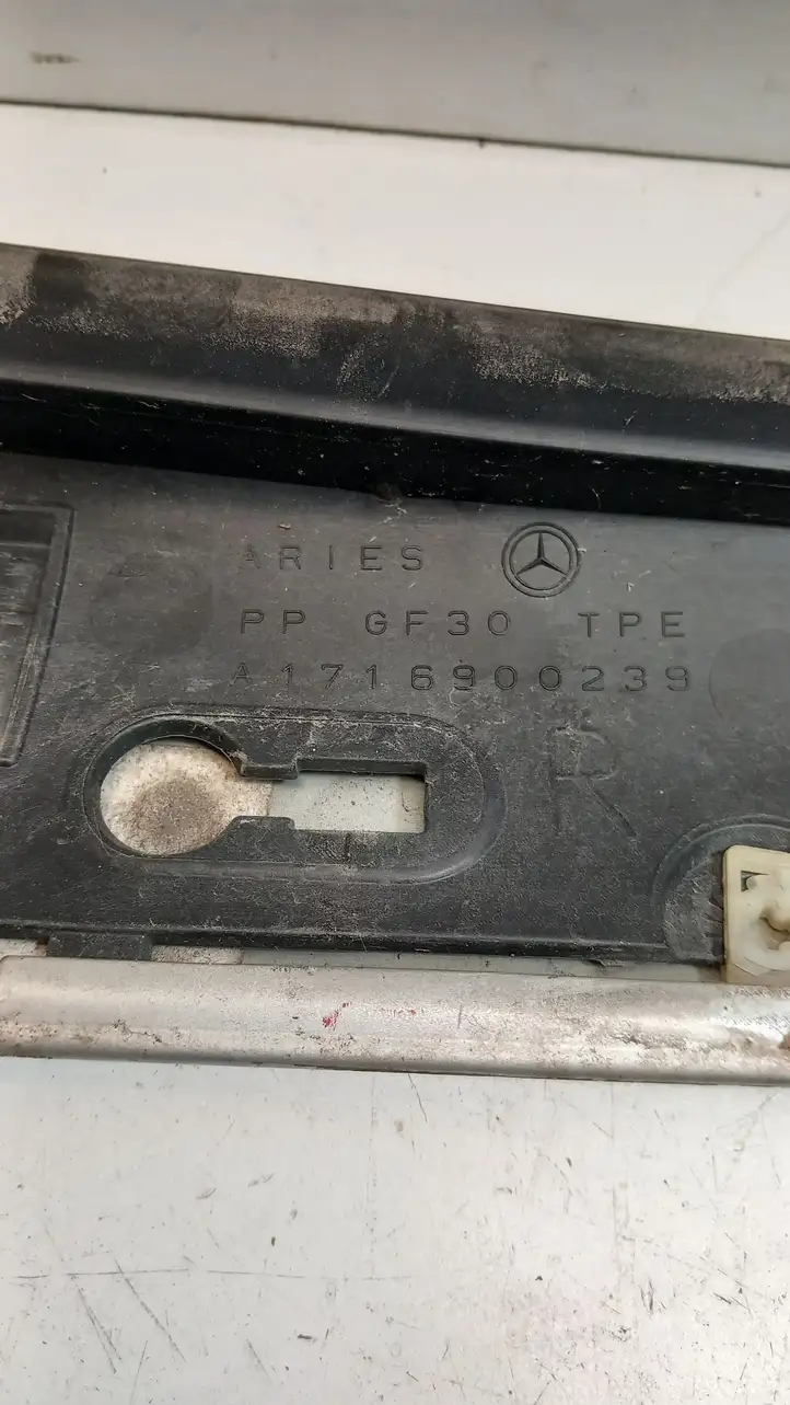 Mercedes-Benz SLK R171 (2005 - 2011) A1716900239 Накладка стоек лобового стекла — фото 4