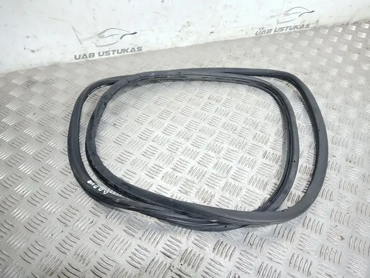 Porsche Cayenne (9PA) (2002 - 2010)   Уплотнительная резина на задних дверях