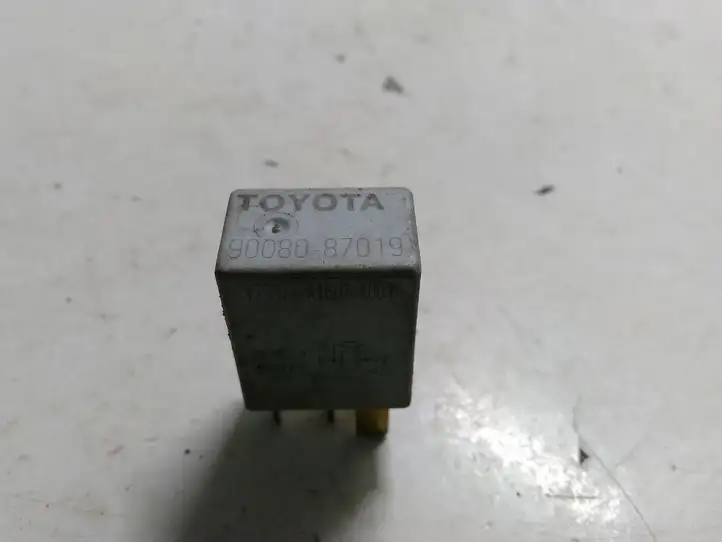Toyota Corolla Verso E121 (2004 - 2007) 9008087019 Другое реле — фото 1