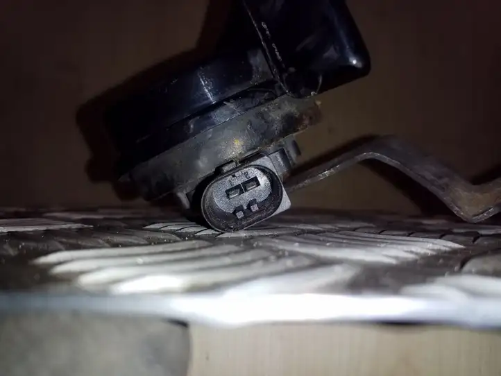 Skoda Octavia Mk2 (1Z) (2004 - 2013)  1K0951221A Звуковой сигнал