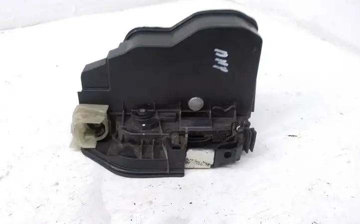 BMW X1 E84 (2009 - 2015)  7202144 Замок передней двери