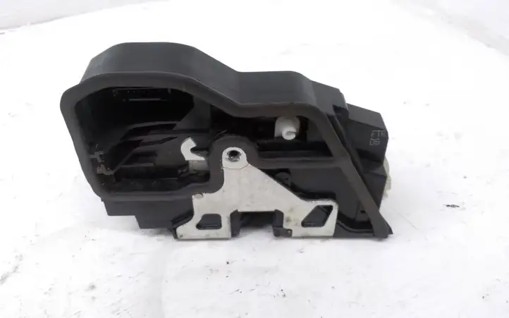 BMW X1 E84 (2009 - 2015)  7202144 Замок передней двери