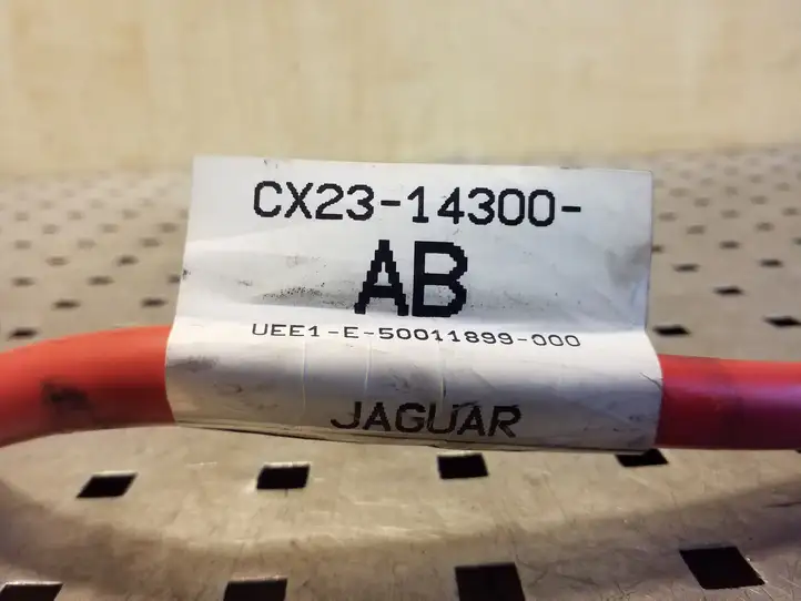 Jaguar XF X250 (2007 - 2015) CX2314300AB Плюсовой провод аккумулятора — фото 2
