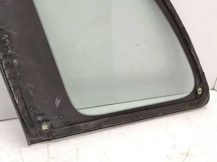 Toyota RAV 4 (XA20) (2000 - 2005) 43R00122 Заднее боковое стекло — фото 3