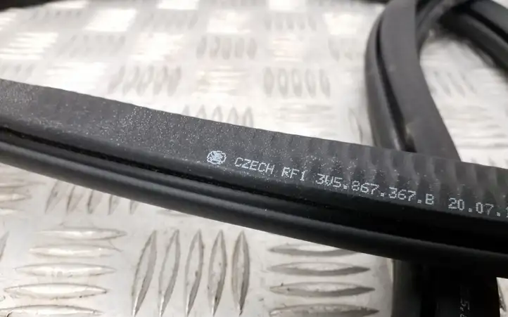 Skoda Superb B8 (3V) (2015 - 2023)  3V5867367B Уплотнительная резина (на кузове)