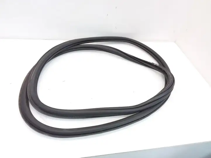 Skoda Octavia Mk3 (5E) (2013 - 2019)  5E9867368 Уплотнительная резина (на кузове)