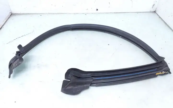 Mercedes-Benz CLS C219 (2003 - 2011)   Уплотнительная резина (на кузове)