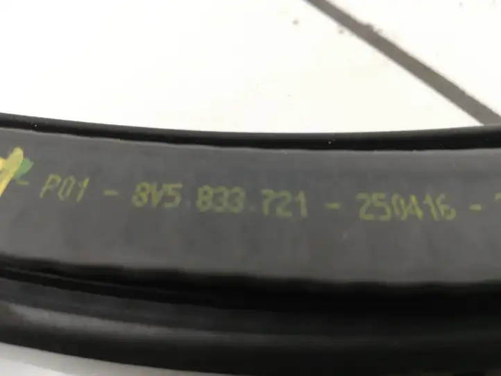 Audi A3/S3 8V (2012 - 2016) 8V5833721 Уплотнитель кузова — фото 3
