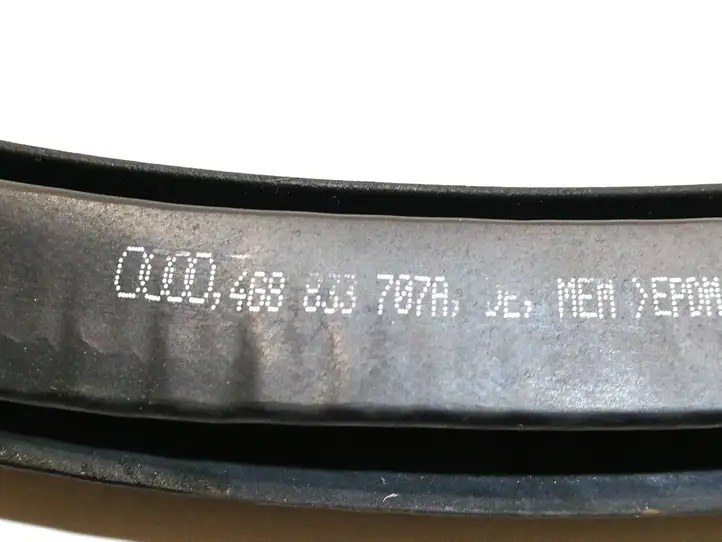 Audi A7 S7 4G (2010 - 2014) 4G8833707A Уплотнитель кузова — фото 2