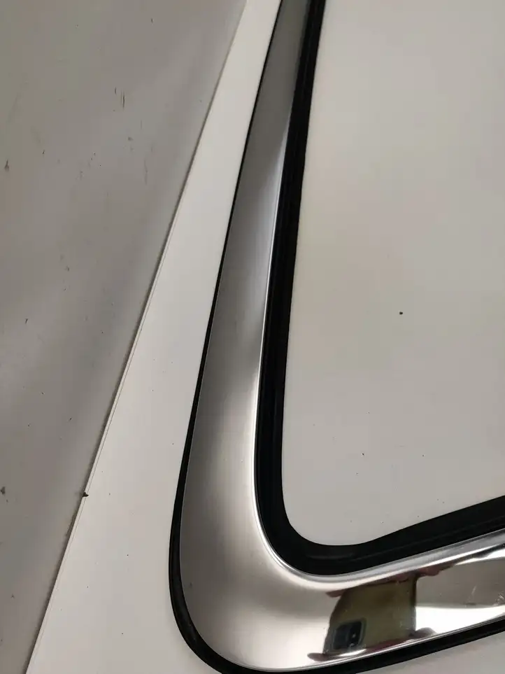 Chrysler Pacifica (2016 - ) 68227296AC Облицовка заднего бокового стекла — фото 3