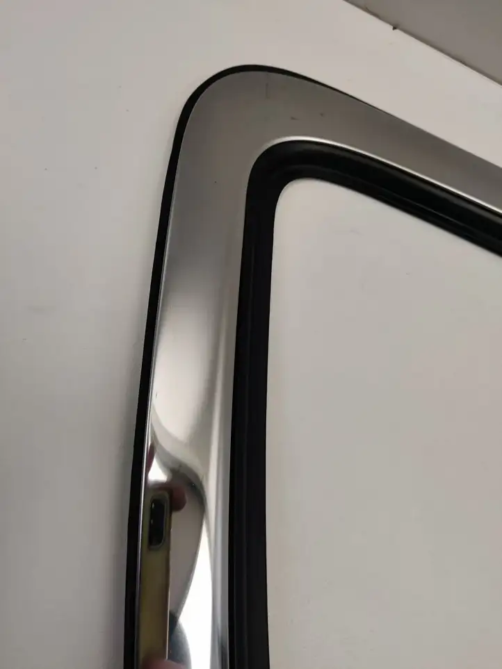 Chrysler Pacifica (2016 - ) 68227296AB Облицовка заднего бокового стекла — фото 2