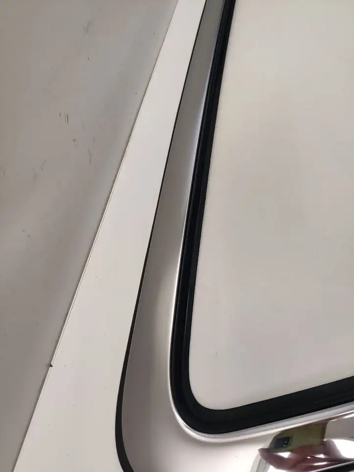 Chrysler Pacifica (2016 - ) 68227296AB Облицовка заднего бокового стекла — фото 9