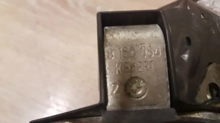 BMW 7 E38 (1993 - 2001)  8150084 Петля замка задней двери