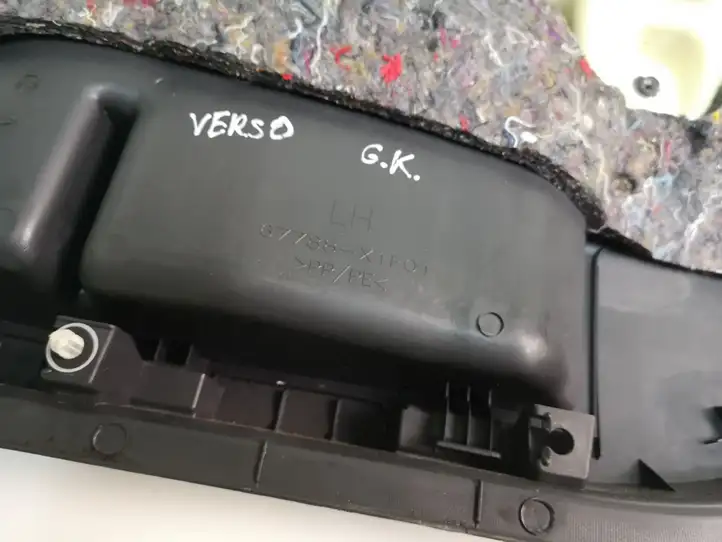 Toyota Verso (2009 - 2012) 67788X1F01 Обшивка задней двери — фото 2
