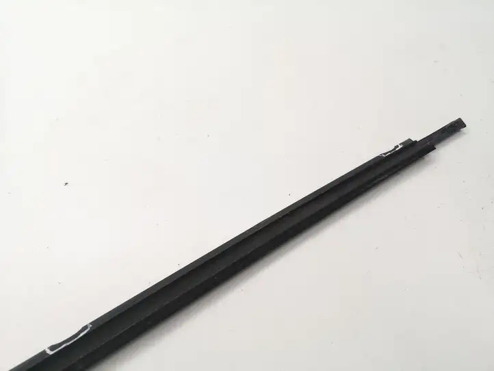 Toyota RAV 4 (XA20) (2000 - 2005) Накладка стекла задней двери — фото 2