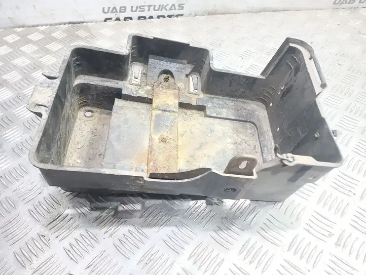 Ford Focus (1998 - 2004) Площадка аккумулятора — фото 2