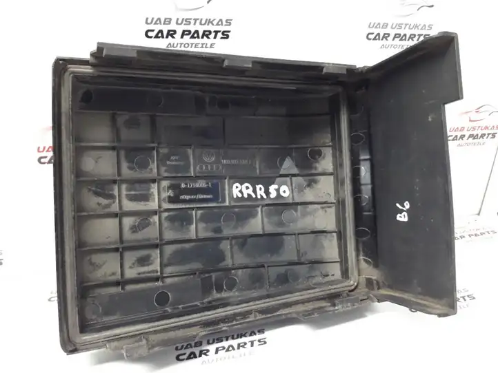 Volkswagen PASSAT B6 (2005 - 2010) 1K0937132 Крышка ящика предохранителей — фото 4