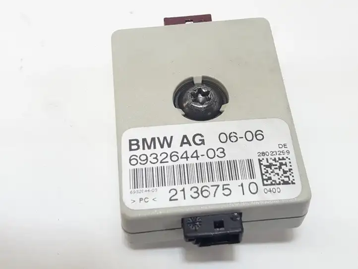 BMW 3 E90 E91 (2005 - 2012) 6932644 Усилитель антенны — фото 1