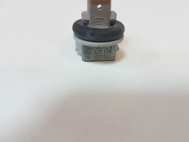 Volkswagen Golf V (2003 - 2009)  4B0820539 Датчик температуры салона