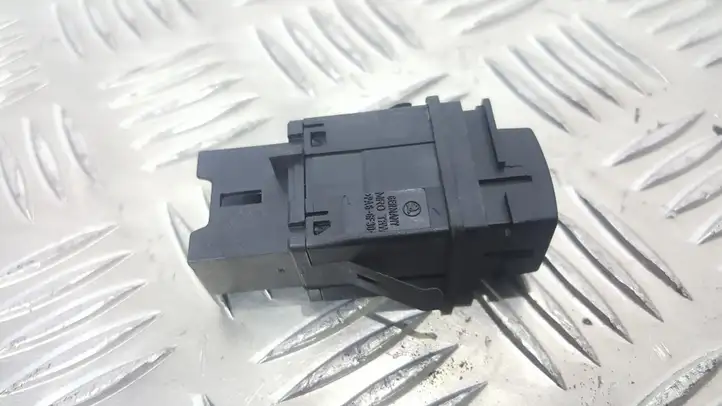 Skoda Superb B5 (3U) (2001 - 2008) 3U0959621A Кнопка обогрева стекла — фото 2