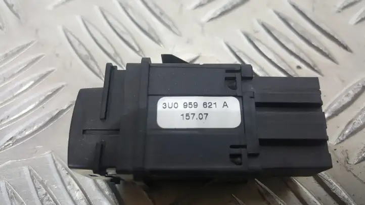 Skoda Superb B5 (3U) (2001 - 2008) 3U0959621A Кнопка обогрева стекла — фото 3