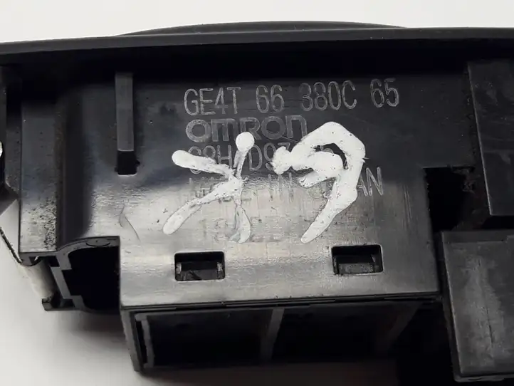Mazda 323 F (2001 - 2003) GE4T66380C65 Блок кнопок стеклоподъемников — фото 4