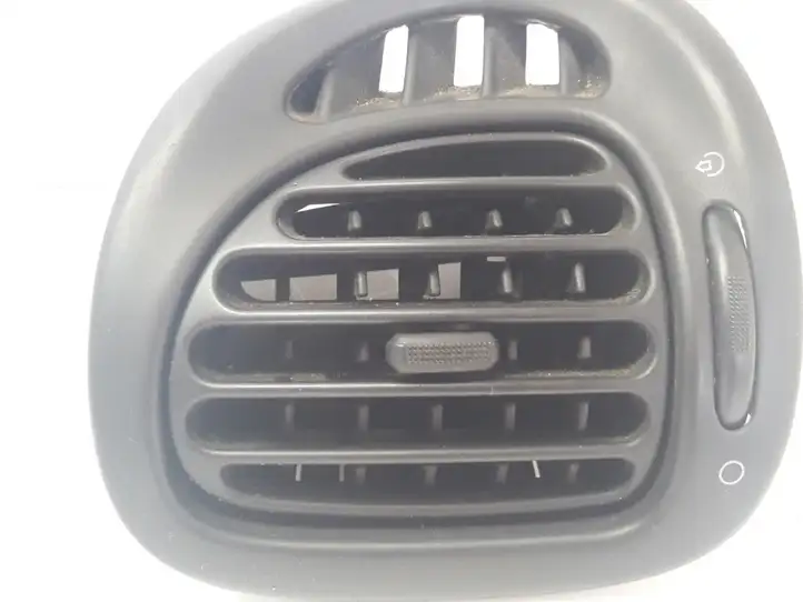 Citroen Xsara Picasso (1999 - 2012) 9631280177 Боковой воздушный дефлектор — фото 2