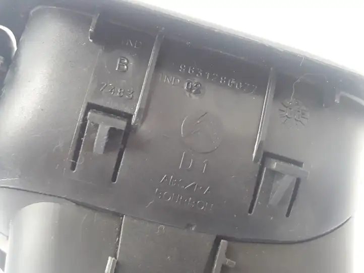 Citroen Xsara Picasso (1999 - 2012) 9631280077 Боковой воздушный дефлектор — фото 6