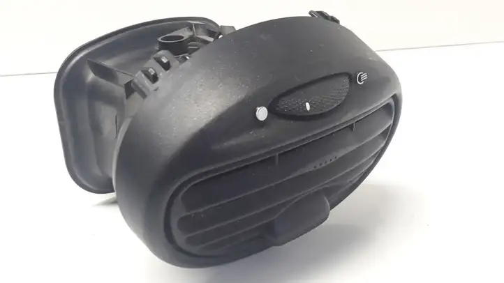 Ford Focus (1998 - 2004) 98AB19893AKW Центральный воздушный дефлектор — фото 1