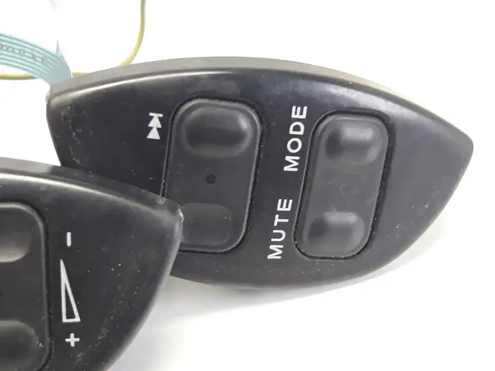 Citroen Xsara Picasso (1999 - 2012) Кнопки на рулевом колесе — фото 2