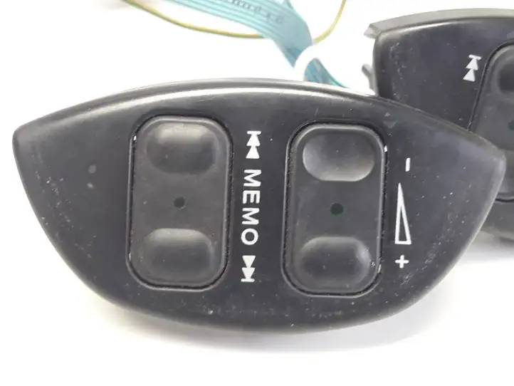 Citroen Xsara Picasso (1999 - 2012) Кнопки на рулевом колесе — фото 3