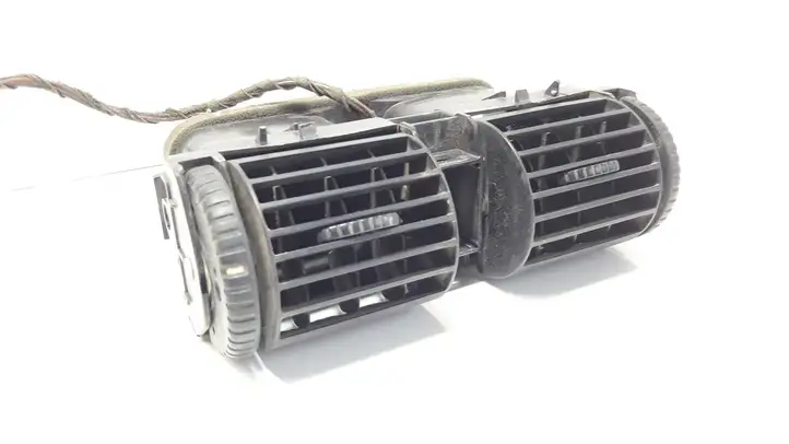 Opel Astra G (1998 - 2004) 90560344 Центральный воздушный дефлектор — фото 4