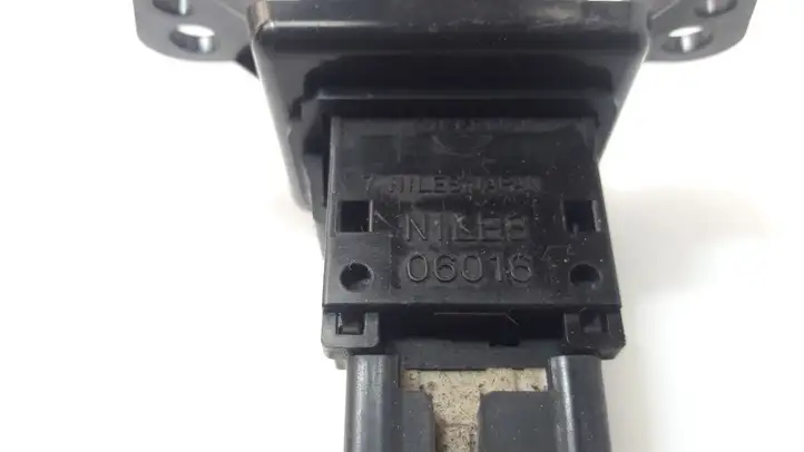 Nissan (2000 - 2006) 06016 Включатель аварийных фонарей — фото 5