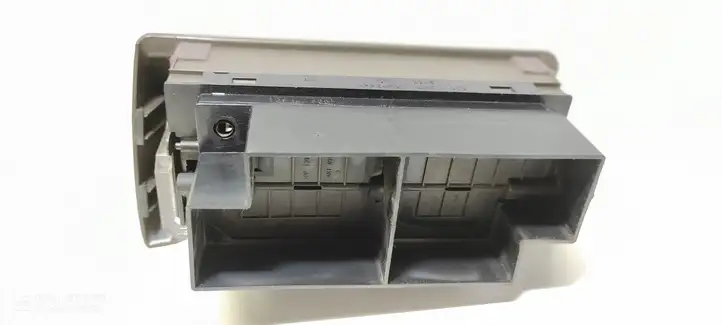 Opel Omega (1999 - 2004)  09147866 Центральный дефлектор