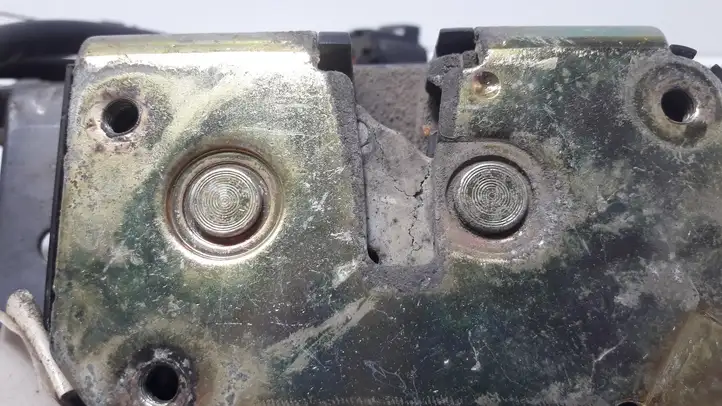 Chrysler Voyager (1996 - 2001)   Замок раздвижной двери