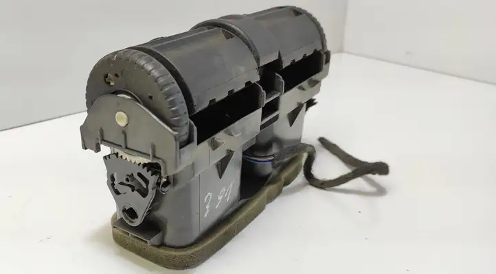 Opel Astra G (1998 - 2004) 90560344 Центральный воздушный дефлектор — фото 4