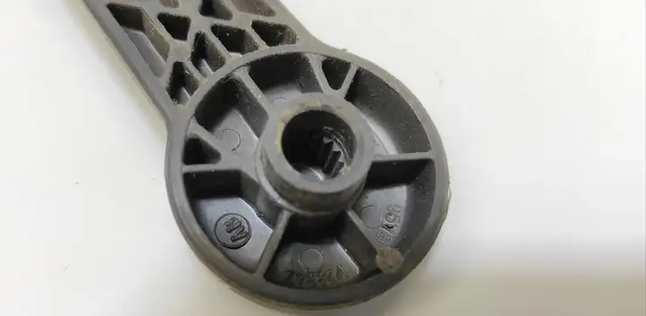 Ford Focus (1998 - 2004) 95VBV23342AB Ручка стеклоподъемника — фото 3