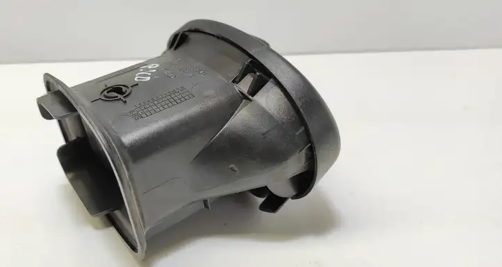 Ford Focus (1998 - 2004) 98AB19893AK Центральный воздушный дефлектор — фото 6