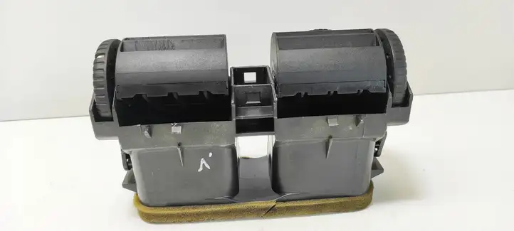 Opel Astra G (1998 - 2004) 90560344 Центральный воздушный дефлектор — фото 8