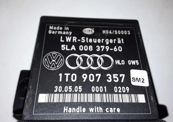 Volkswagen Touran I (2003 - 2010) 5LA00837960 Блок управления светом — фото 8