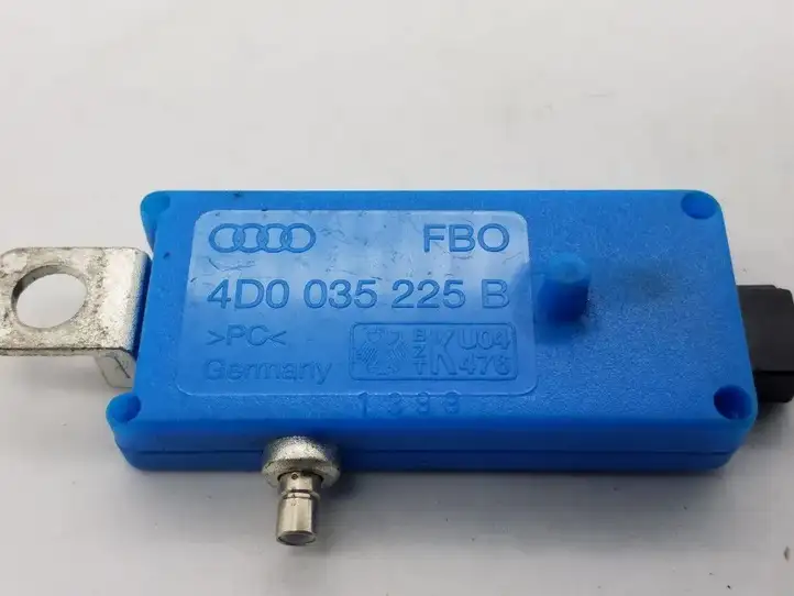 Audi A8 S8 D2 4D (1999 - 2002) 4D0035225B Усилитель антенны — фото 4