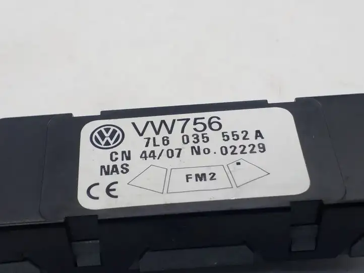 Volkswagen Touareg I (2002 - 2010)  7L6035552A Усилитель антенны