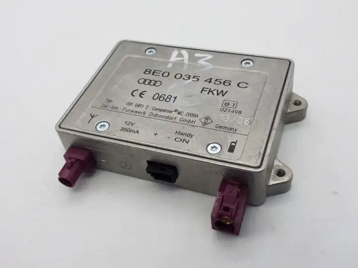 Audi A3/S3 8P (2004 - 2008) 8E0035456C Усилитель антенны — фото 1