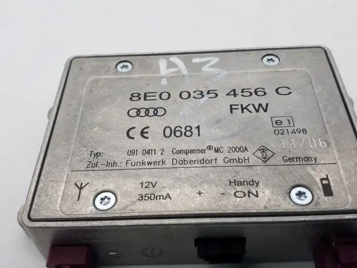 Audi A3/S3 8P (2004 - 2008) 8E0035456C Усилитель антенны — фото 3