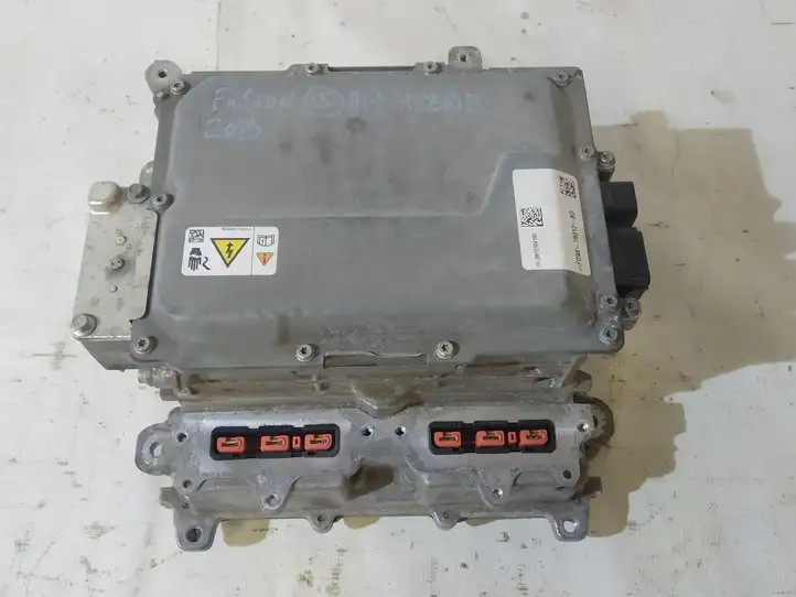 Ford Fusion II (2013 - ) FG987B012BD Зарядное устройство — фото 1