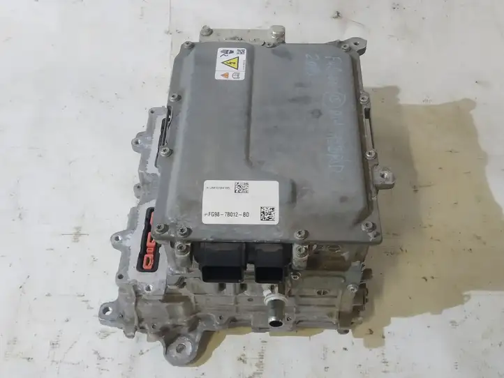 Ford Fusion II (2013 - ) FG987B012BD Зарядное устройство — фото 5