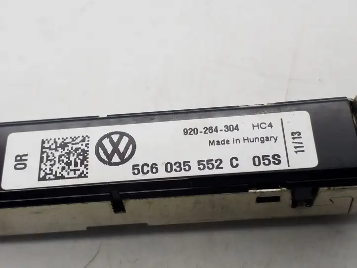 Volkswagen Jetta VI (2011 - 2018) 5C6035552C Усилитель антенны — фото 3
